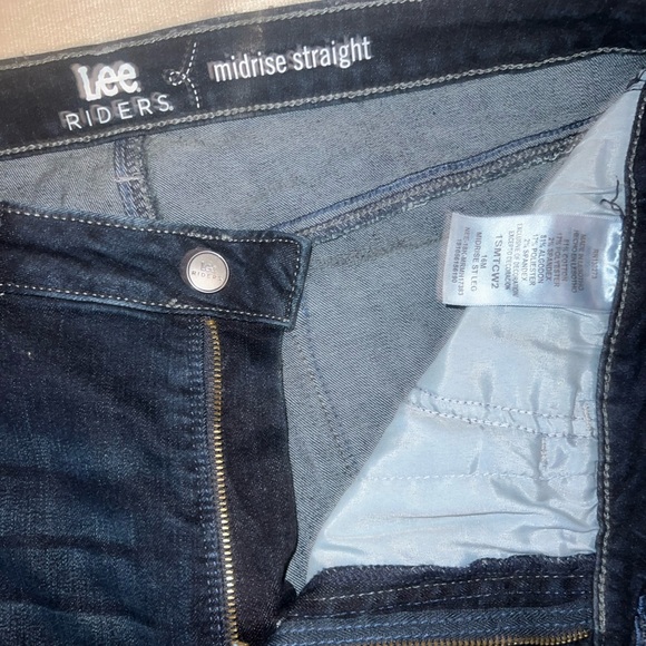 Lee Riders Midrise Straight Jeans… Size 16M… Like New - Picture 2 of 5
